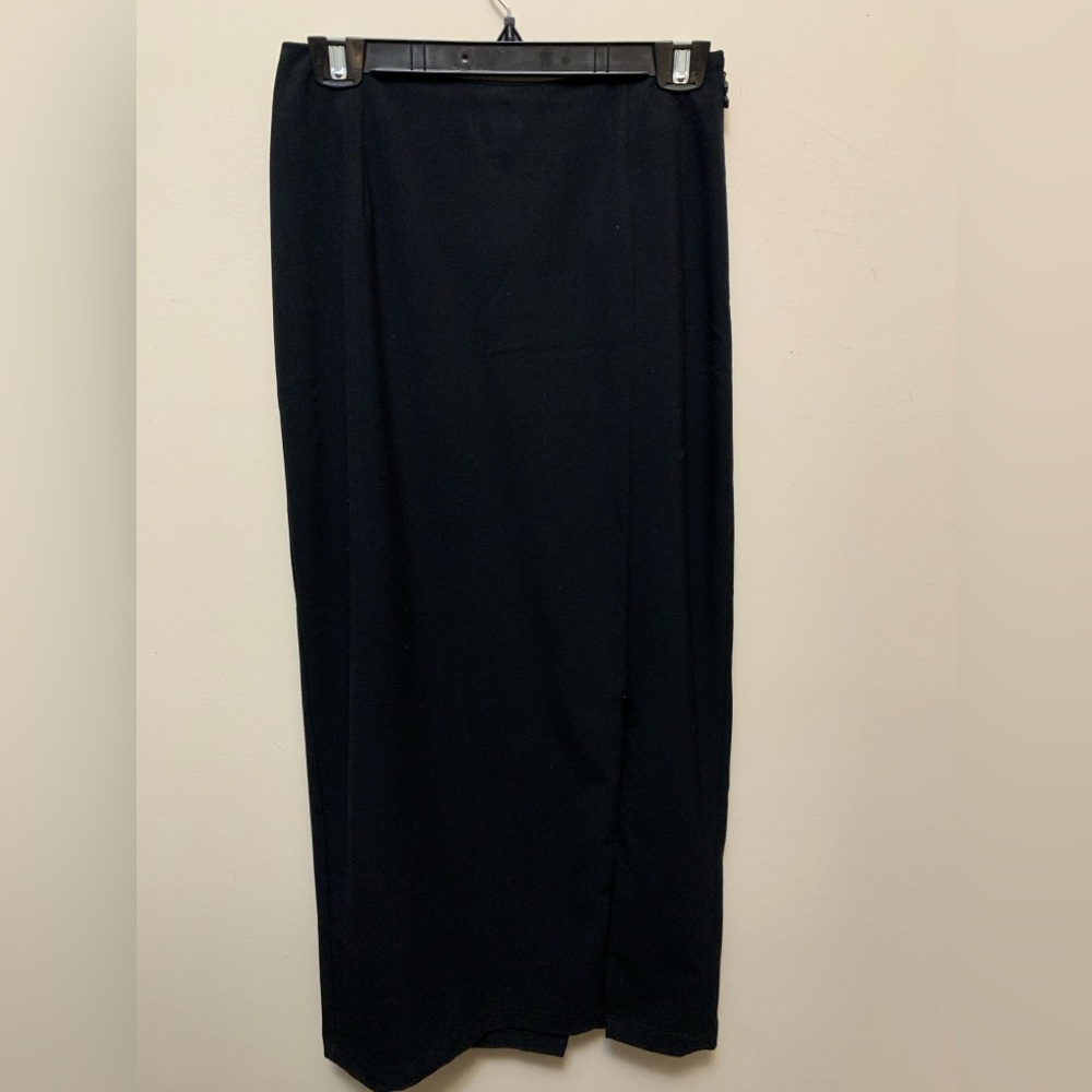 SYMPLI Elegant Black Skirt with Zipper Slit on Left Bottom Side